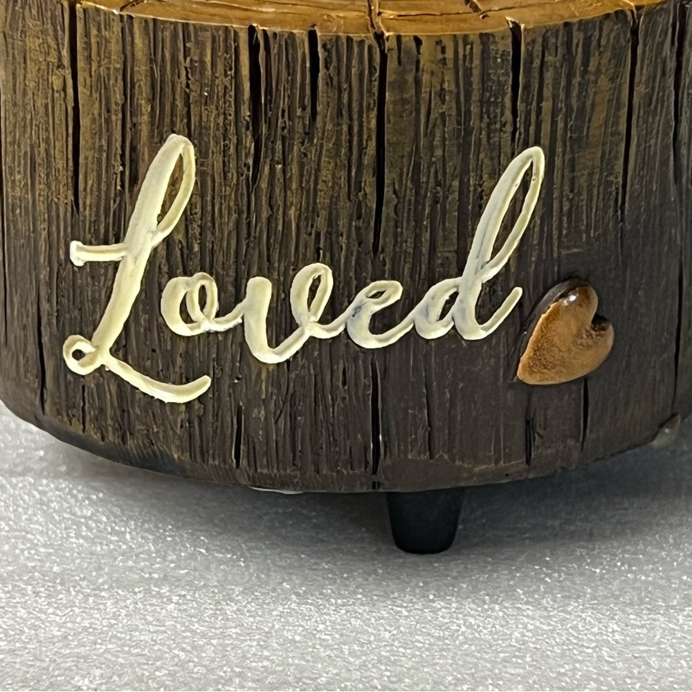 “Loved" Cat Music Box - A Heartfelt Tribute - Picture 7 of 9